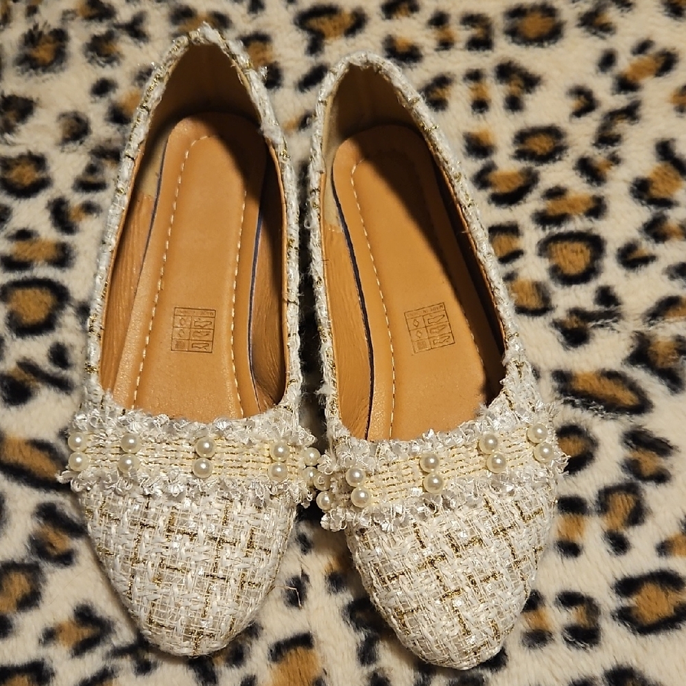Elegant Tweed Pearl-Embellished Flats